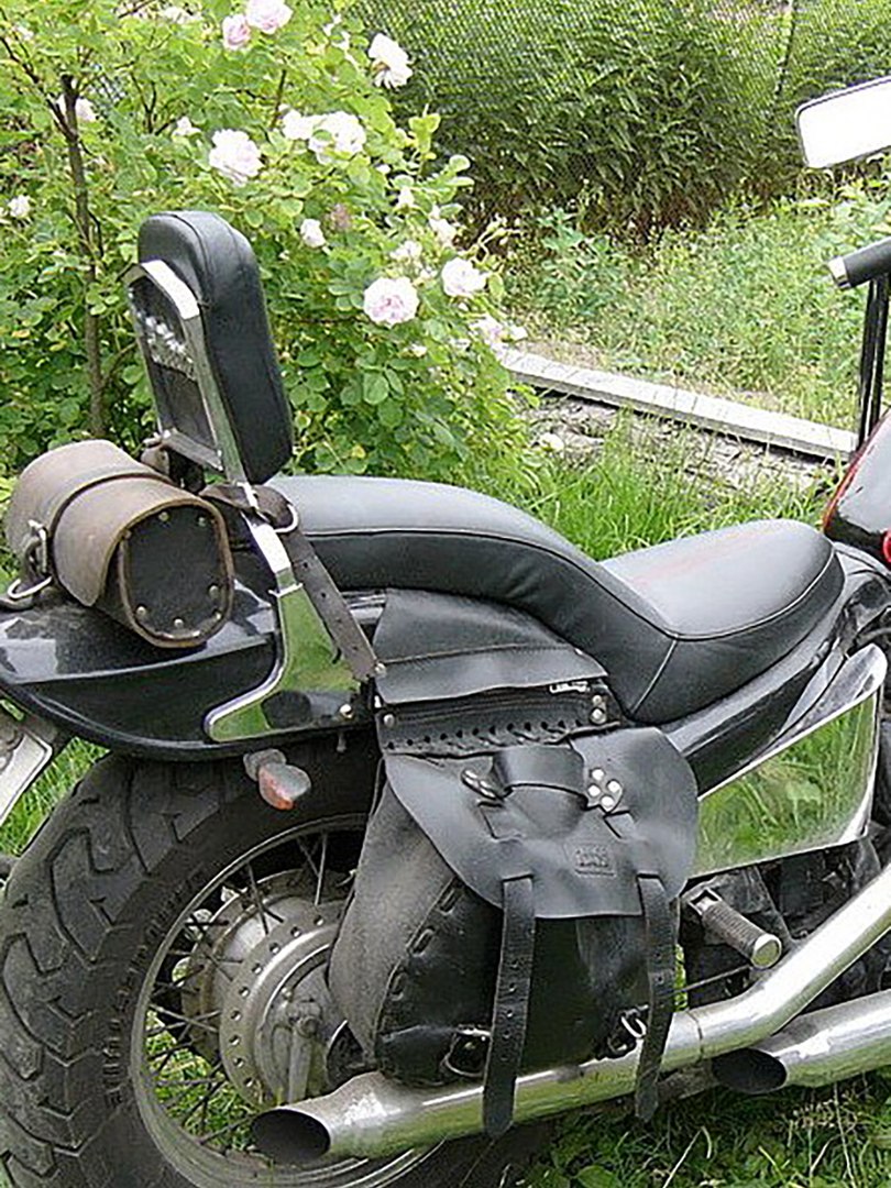 Кожаное сиденье для мотоцикла с аппликацией в ассортименте
