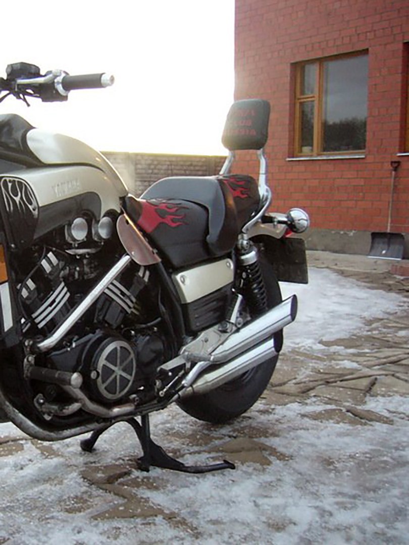      Yamaha V-Max ()    ()  .